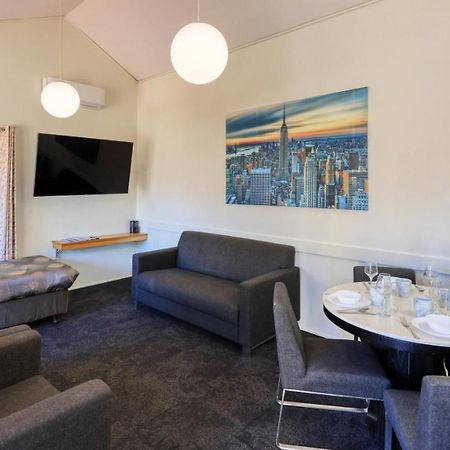אפרטהוטל בנאלה Executive Hideaway מראה חיצוני תמונה